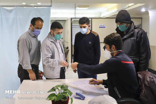 اهدای خون کادر درمان در بیمارستان بقیه الله