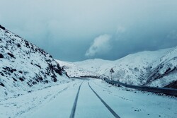 انحراف خودروی رئیس مجمع نمایندگان اصفهان از جاده‌/ آبگرفتگی منازل گلدیس شاهین شهر