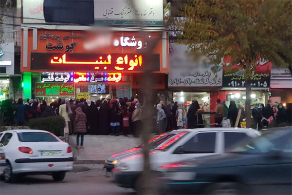 افزایش قیمت مرغ در تهران/کرونا در صف توزیع فراموش شده است