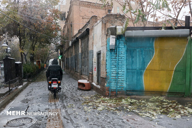 Autumn snowfall in Tabriz 