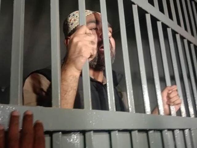 پاکستان کے سابق وزیر اعظم کے بیٹے کو گرفتار کرلیا گیا