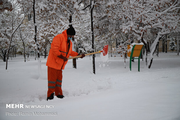 Zanjan witnesses season's first snowfall 