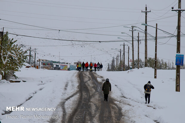 Zanjan witnesses season's first snowfall 