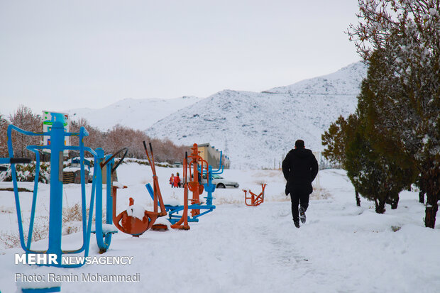 Zanjan witnesses season's first snowfall 