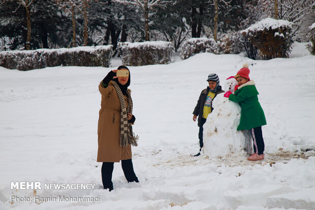 Zanjan witnesses season's first snowfall 