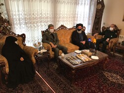 İran Savunma Bakanı'ndan Şehit Fahrizade ailesine ziyaret