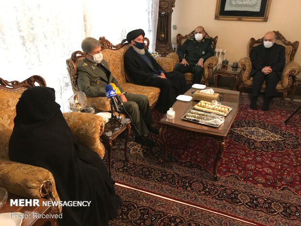 Defense Minister visits family of martyred scientist
