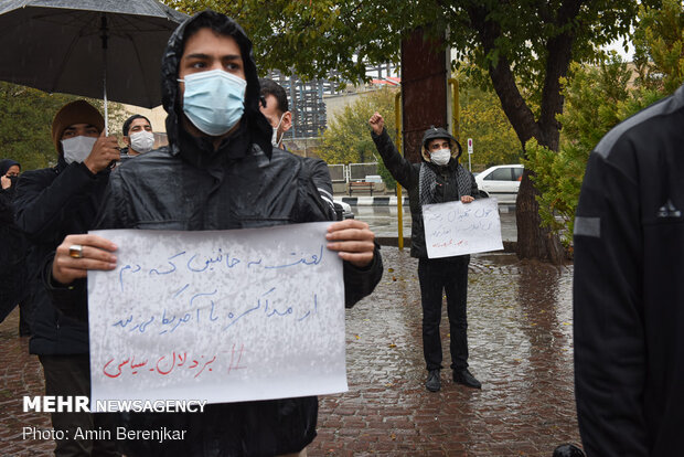 تجمع اعتراضی دانشجویان شیراز در پی ترور دانشمند هسته‌ای کشور