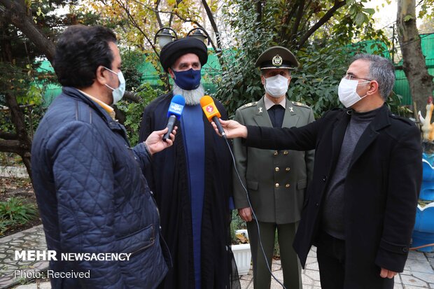 حضور وزیر دفاع در منزل شهید فخری زاده