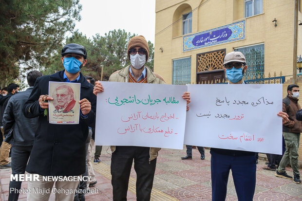 تجمع اعتراضی مقابل دفتر نمایندگی وزارت امور خارجه در یزد