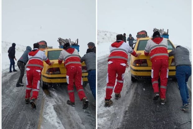 بارش برف در دلفان/ تردد کُند خودروها در گردنه‌های برف‌گیر