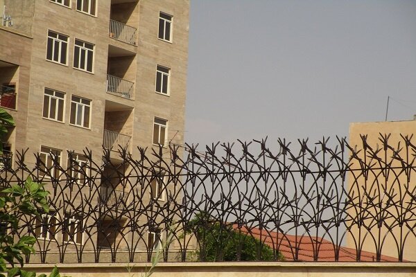 امنیت و زیبایی ساختمان با نصب حفاظ روی دیوار «کاوه»