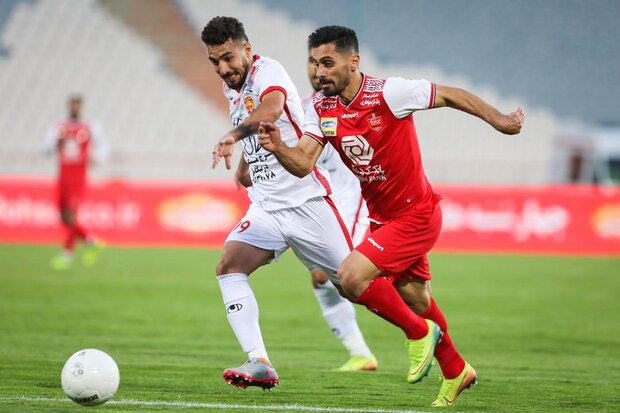 باخت پرسپولیس به نساجی در نیمه نخست