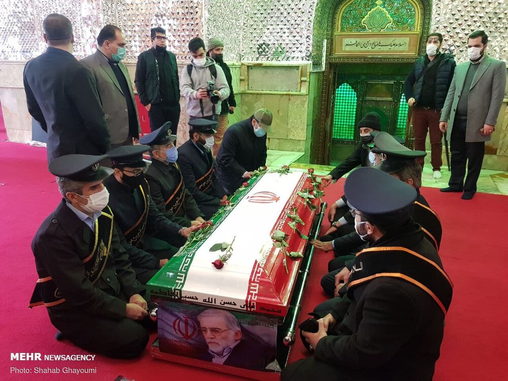 شہید فخری زادہ کو امامزادہ صالح کے مزار میں دفن کردیا گيا