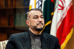 توثيق العلاقات الودية بين إيران وعمان في شتى المجالات وخاصة في المجال البرلماني