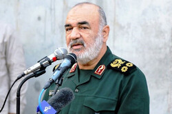 دشمن خوفزدہ ہیں، مسلسل پیغامات بھیج رہے ہیں کہ انہیں نشانہ نہ بنائیں، کمانڈر سپاہ پاسداران انقلاب