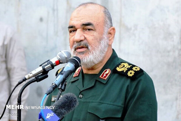 القائد العام لحرس الثورة الاسلامية يعزي بشهادة العميد "كل محمدي"