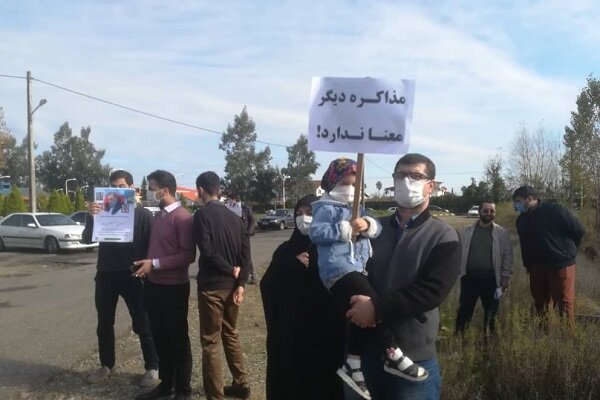 فریاد انتقام دانشگاهیان گیلان در مقابل دفتر نمایندگی وزارت خارجه