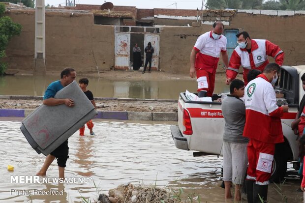 تداوم خدمات رسانی به مناطق دچار آب گرفتگی در خوزستان