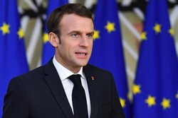 ماکرون اتهامِ «تضعیف اصول آزادیخواهانه» در فرانسه را رد کرد