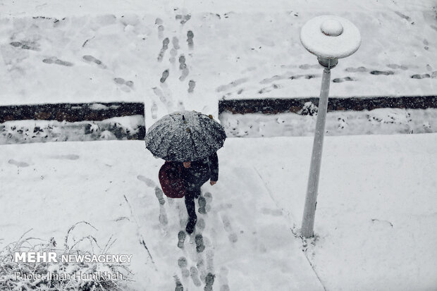 Autumn snow falls in Hamedan