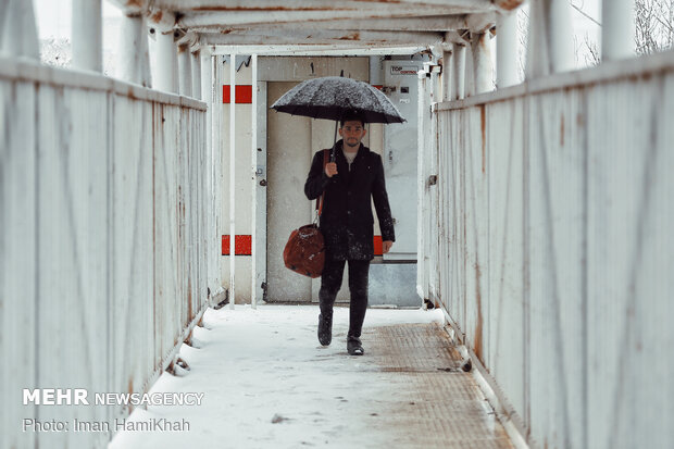 Autumn snow falls in Hamedan