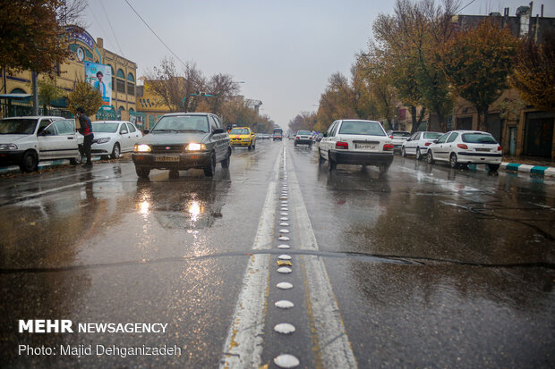 بارش باران در محورهای سمیرم‌ و گلپایگان