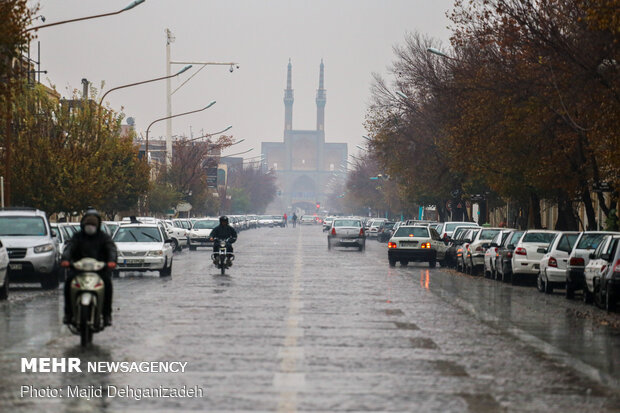 بارش باران رحمت الهی در یزد