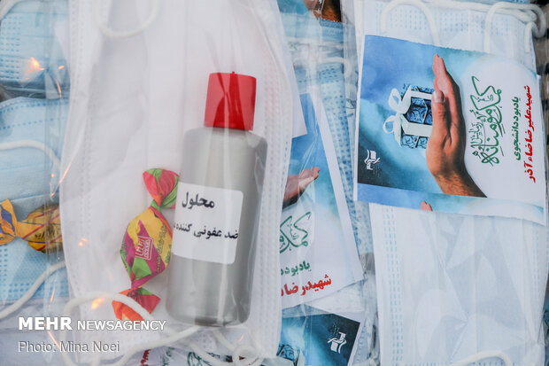 توزیع بسته های بهداشتی توسط دانشجویان در مناطق  کم برخوردار تبریز
