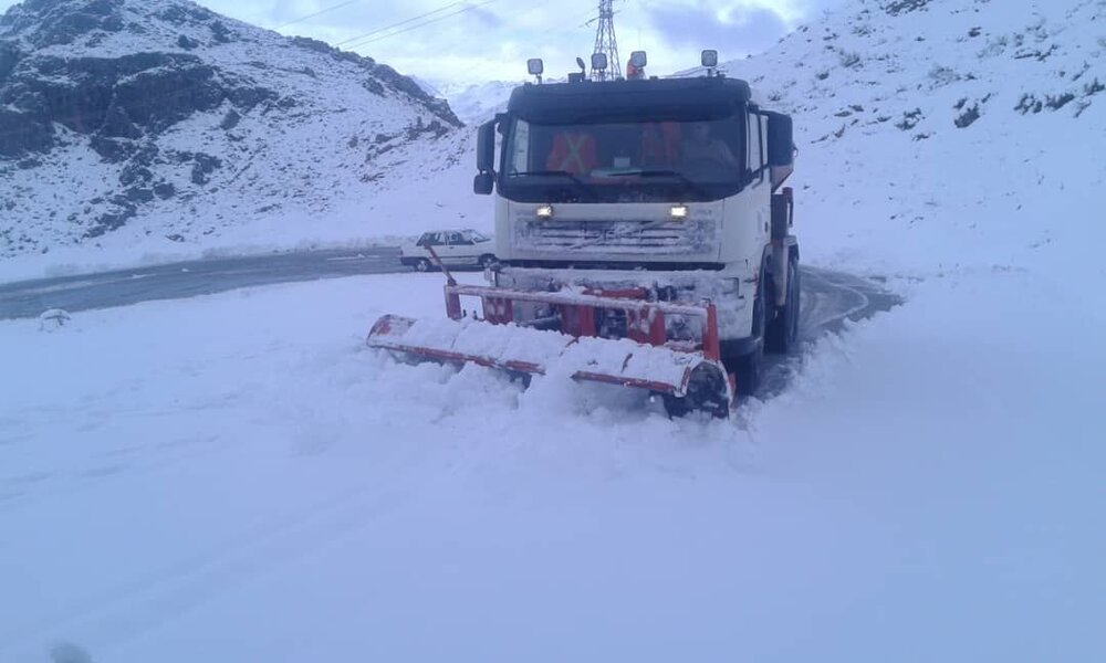 بارش برف در محور ارتباطی یاسوج به شیراز/ هشت راه روستایی مسدود شد