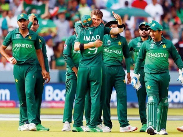 پاکستان کرکٹ ٹیم ترنگا پہنچ گئی