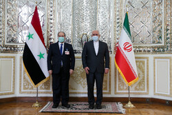 Zarif Tahran'da Suriyeli mevkidaşı Faysal Mikdad ile görüştü