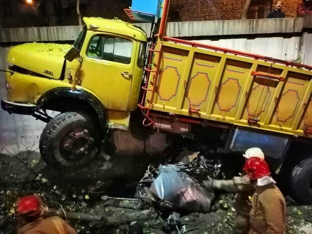 تصادف کامیون با پراید در بزرگراه امام علی(ع)/یک نفر جان باخت