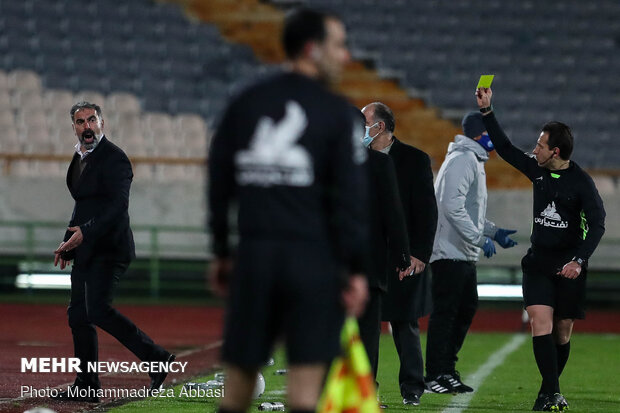 دیدار تیم های فوتبال استقلال تهران و صنعت نفت آبادان