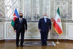 Zarif, Azerbaycan Dışişleri Bakanı ile telefonda bayramlaştı