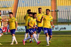 فريق "صنعت نفت" يقلب الطاولة على "كل كهر سيرجان" ويتصدر الدوري الإيراني