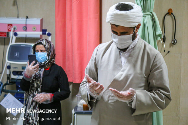 İranlı din alimlerinin koronavirüs hizmeti