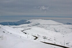 بارش ۵ سانتی‌ برف در محور اسالم به خلخال؛ تردد فقط با زنجیرچرخ