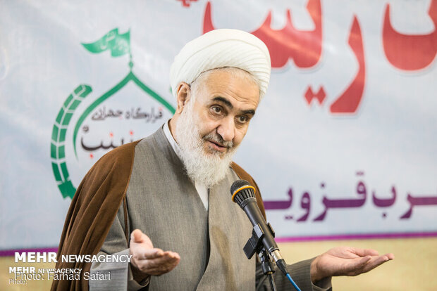 بازدید آیت الله عابدینی از قرارگاه جهادی حضرت زینب (س)