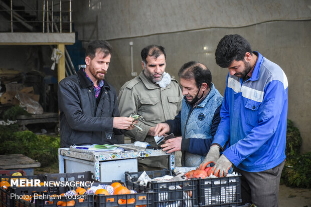 بازار گران و کم رونق میوه شب یلدا