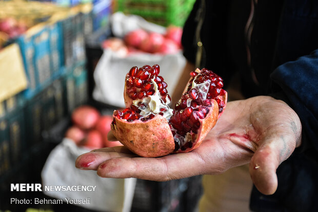 بازار گران و کم رونق میوه شب یلدا