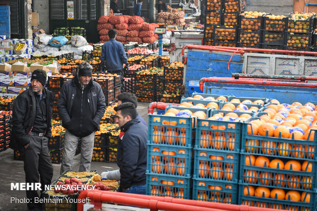 بازار گران و کم رونق میوه شب یلدا