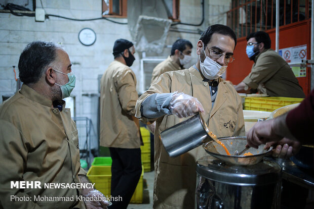 Producing carrot juice for COVID-19 patients in Tehran