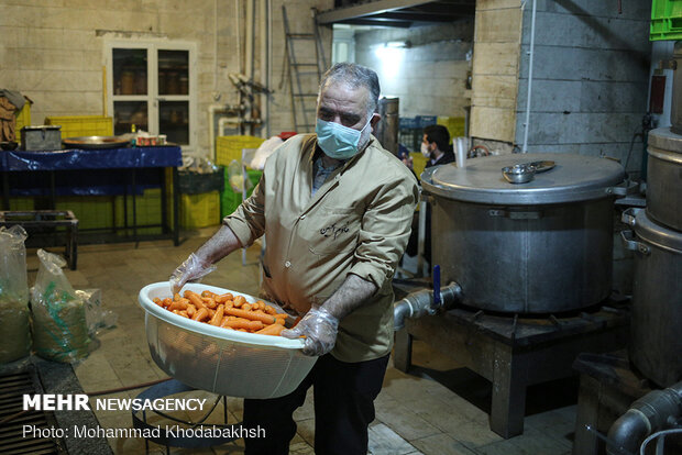 Producing carrot juice for COVID-19 patients in Tehran
