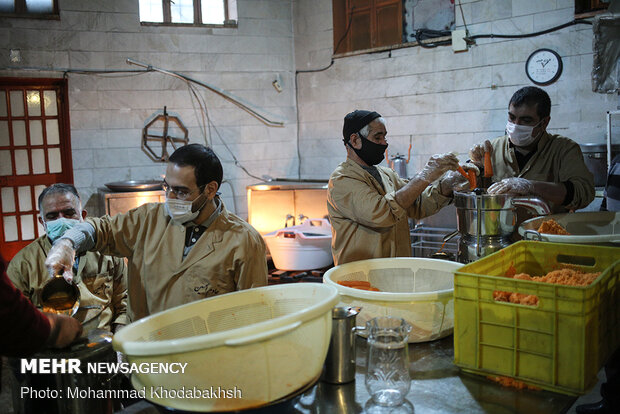 Producing carrot juice for COVID-19 patients in Tehran