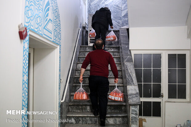 Producing carrot juice for COVID-19 patients in Tehran