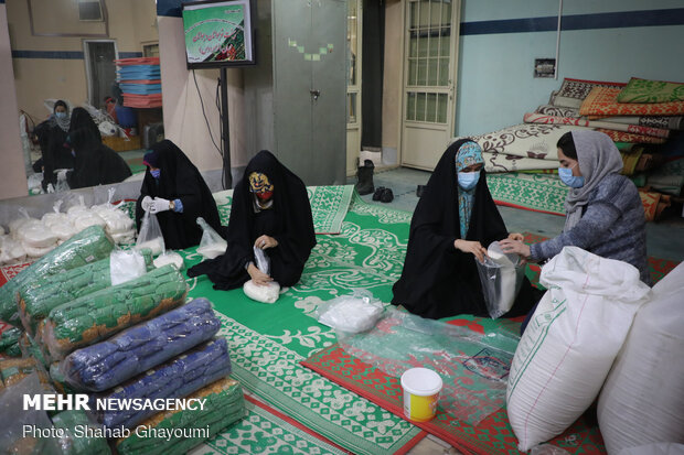 Distributing food assistance packages on eve of Yalda Night