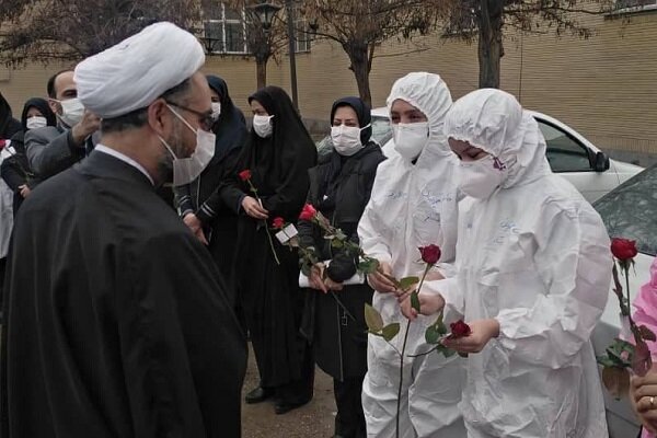 تجلیل از پرستاران بخش کرونایی بیمارستان ۲۲ بهمن نیشابور