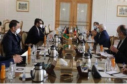 Zarif, Afganistan Ulusal Güvenlik Danışmanı ile görüştü