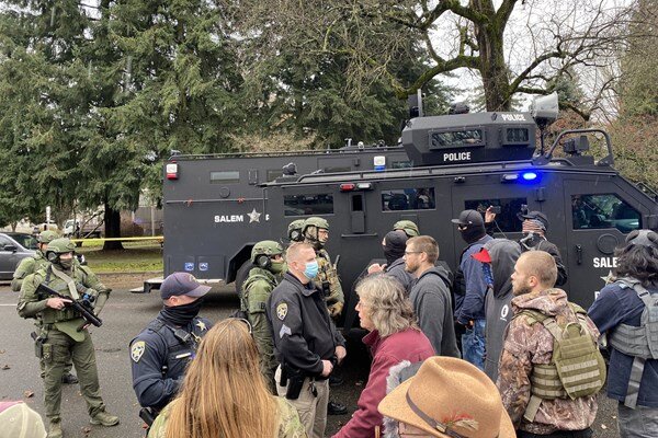 American protestors attempt to storm Oregon State Capitol 